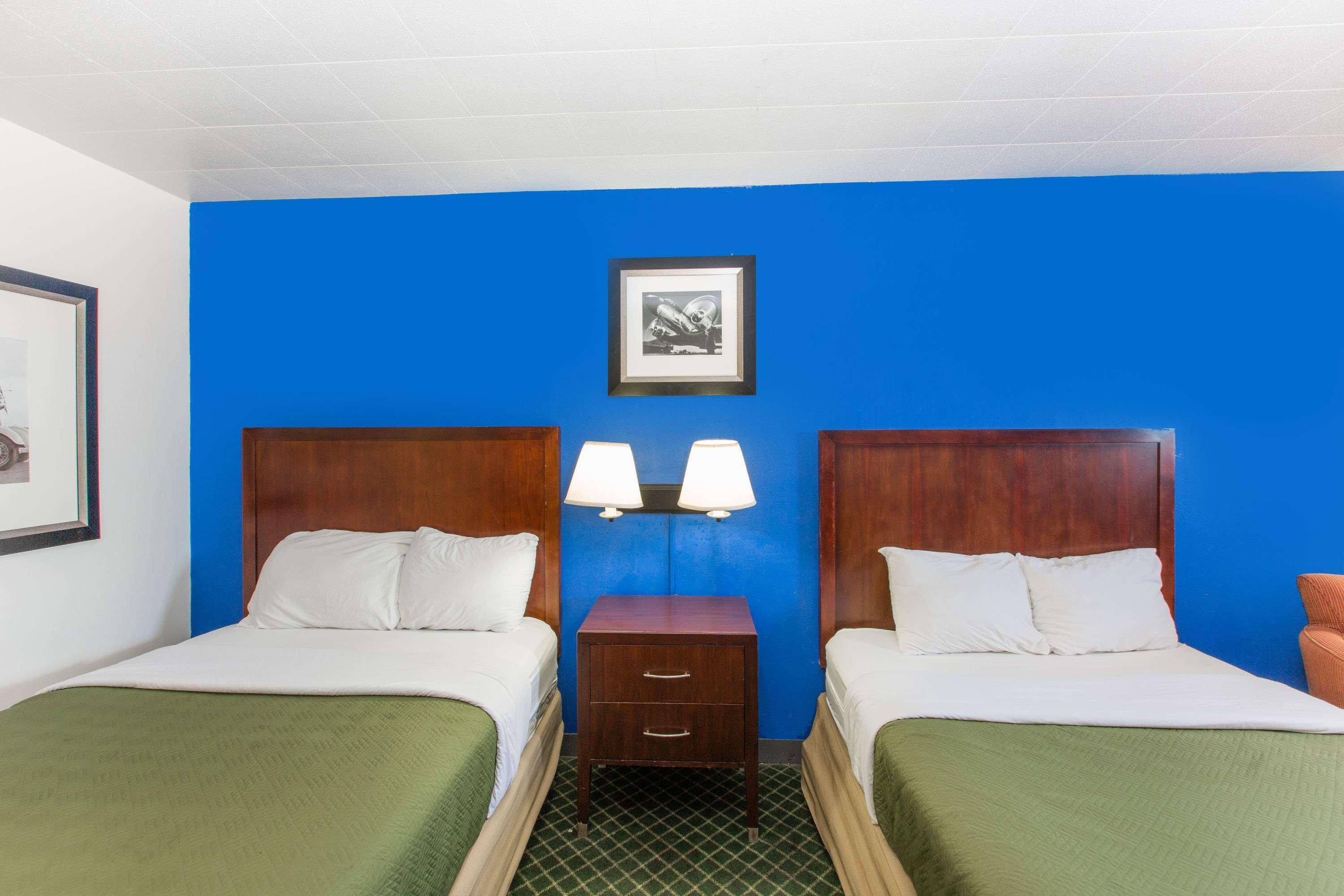 Travelodge By Wyndham Great Bend Esterno foto