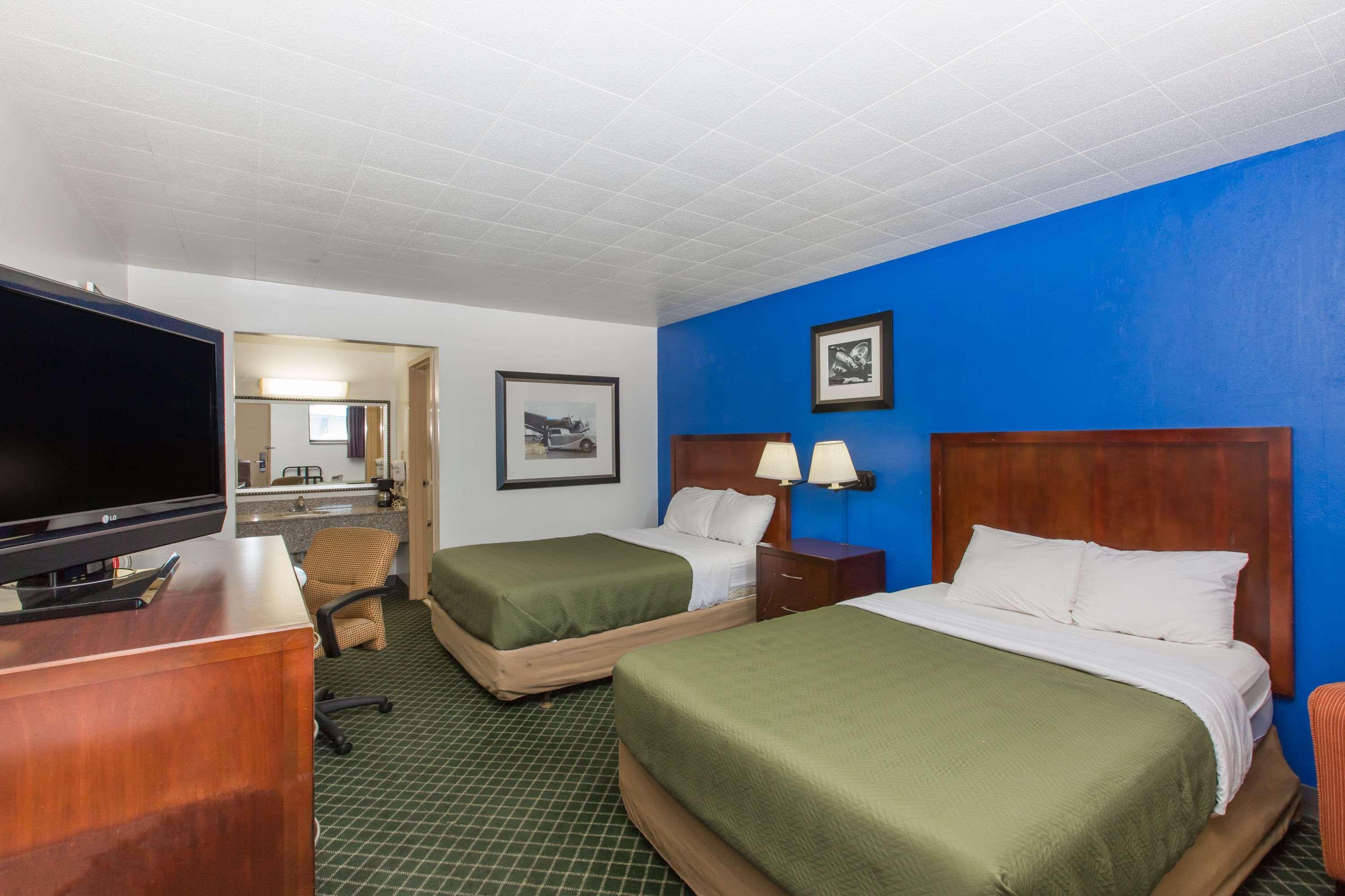 Travelodge By Wyndham Great Bend Esterno foto