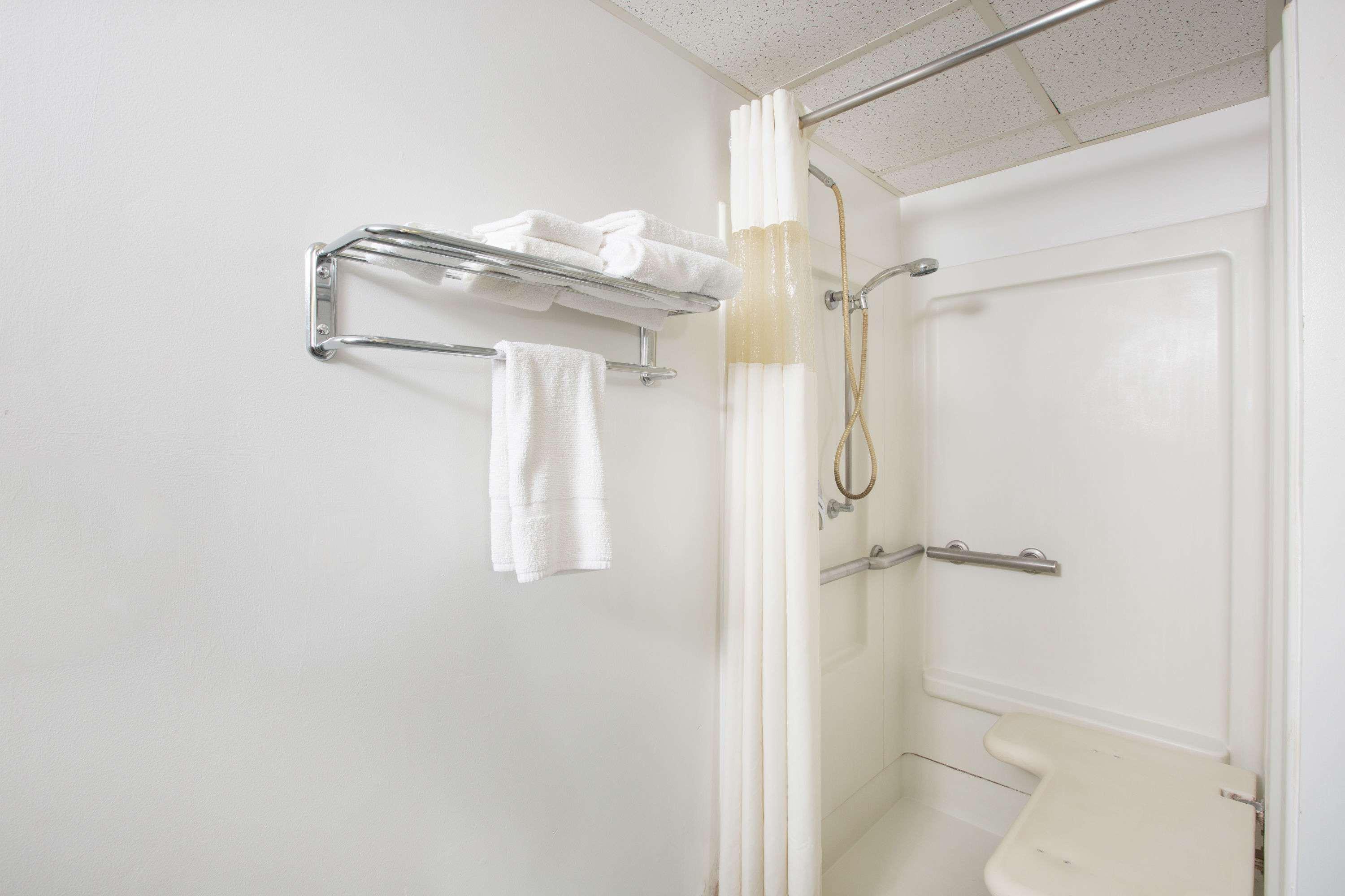 Travelodge By Wyndham Great Bend Esterno foto