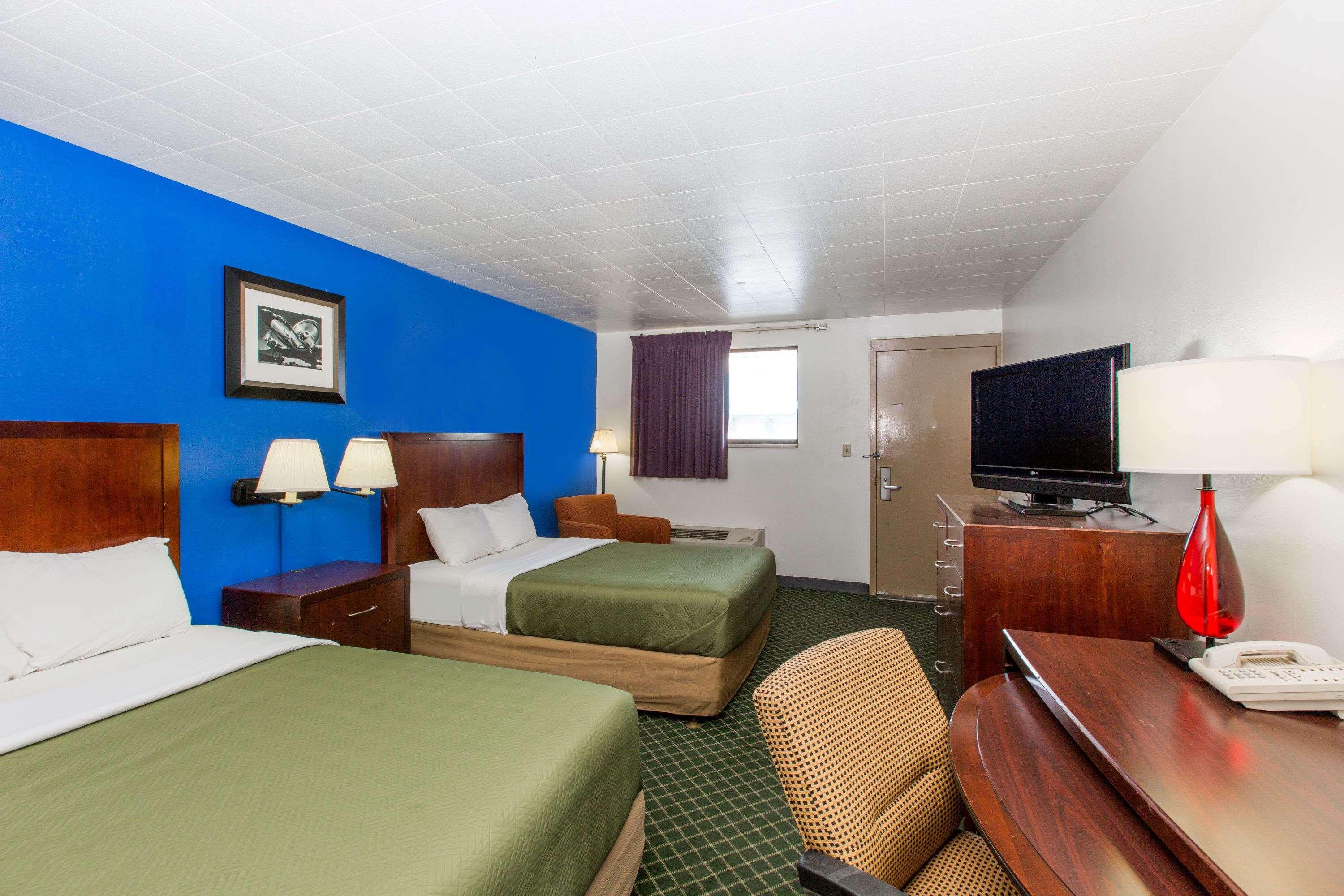 Travelodge By Wyndham Great Bend Esterno foto
