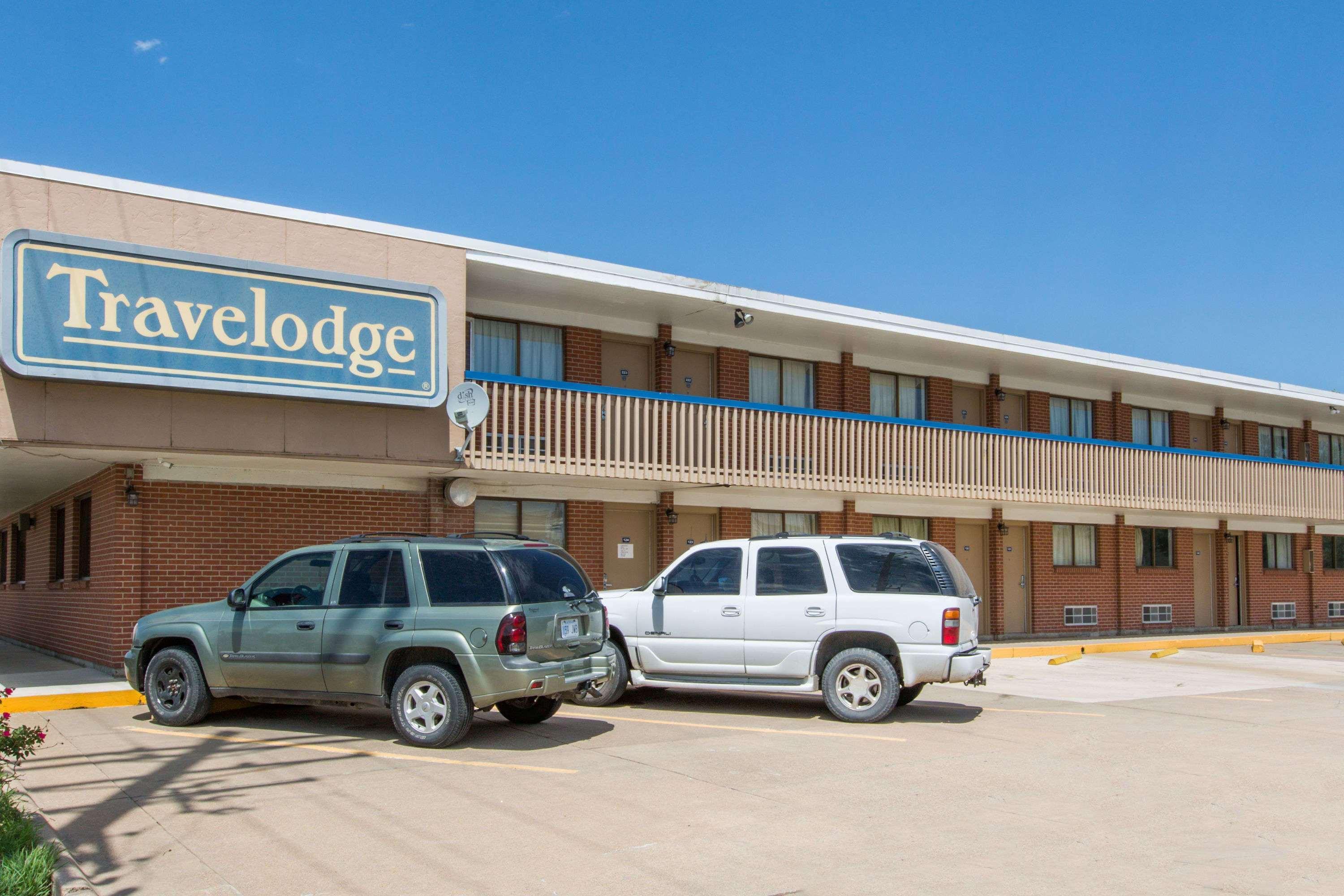 Travelodge By Wyndham Great Bend Esterno foto