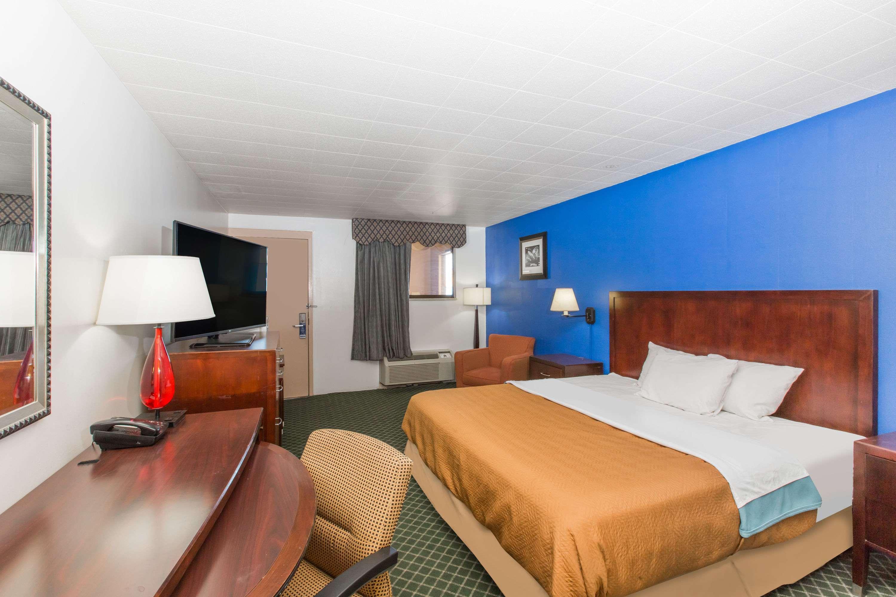 Travelodge By Wyndham Great Bend Esterno foto