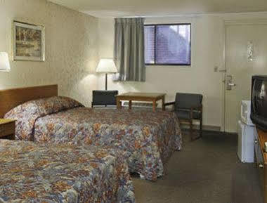 Travelodge By Wyndham Great Bend Esterno foto